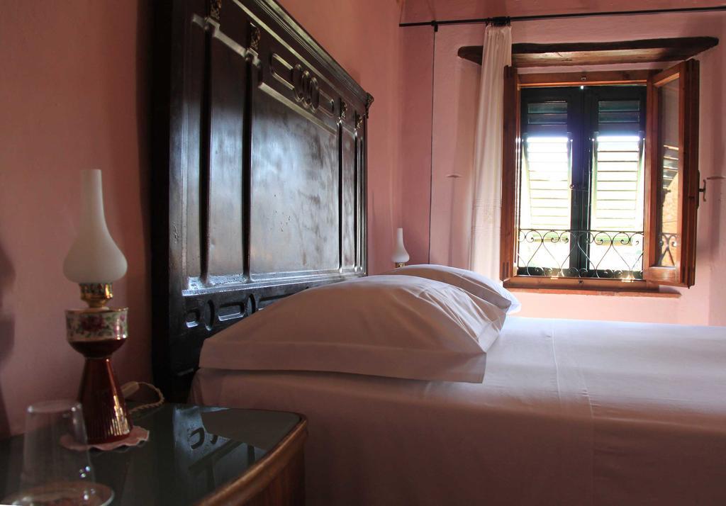 Antica Casa "Le Rondini" Bed & Breakfast Borgo a Buggiano Exterior photo