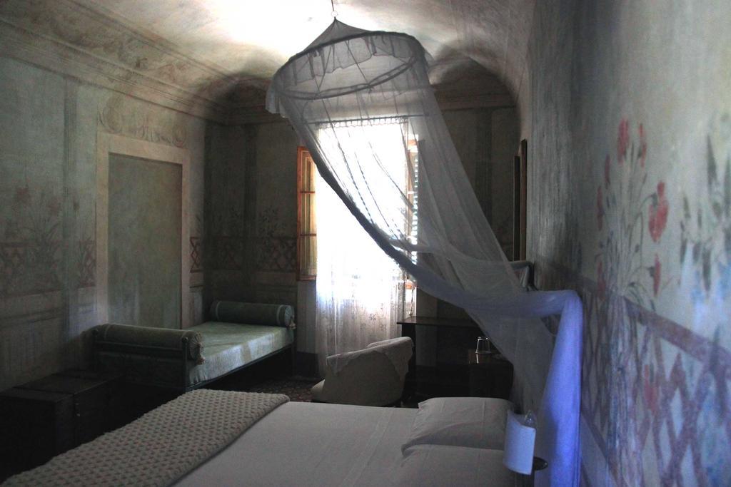 Antica Casa "Le Rondini" Bed & Breakfast Borgo a Buggiano Exterior photo